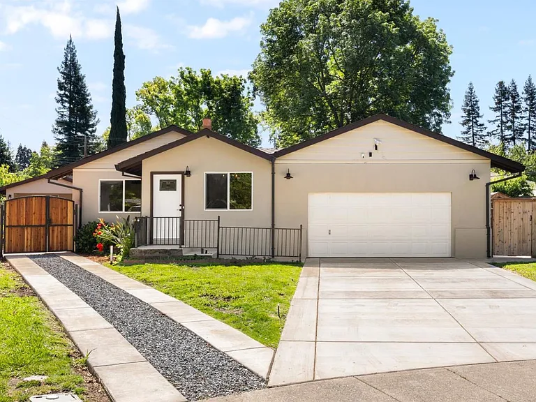 6120 Friendly Ct — Photo 1