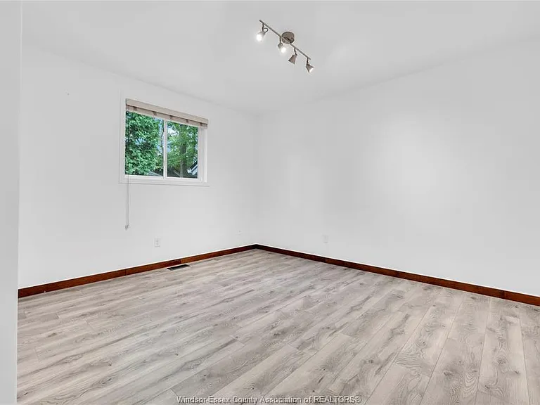 6860 Matchette Rd #UPPER — Photo 7