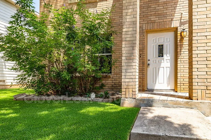 3 bed, 2.5 bath, 2275 sqft, $1,947 — Photo 4