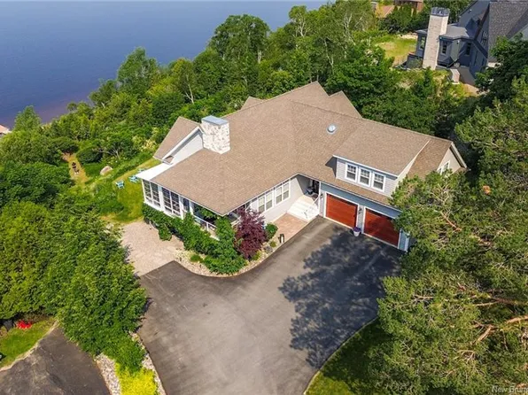 73 Elizabeth Pkwy, Rothesay, NB E2H 1E8