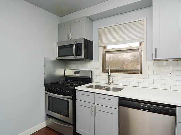 2nd image of 7319 N Rogers Ave #107