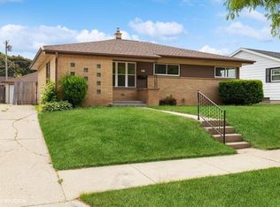 8833 W Arden Pl, Milwaukee, WI 53225