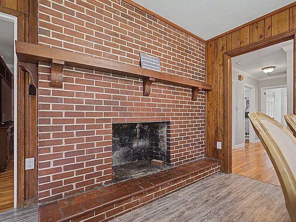 5th image of 2207 Woodbine Dr
