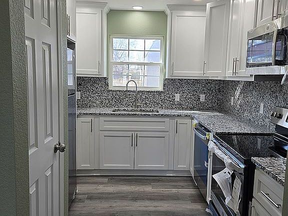 5th image of 117 N Kerkendoll St