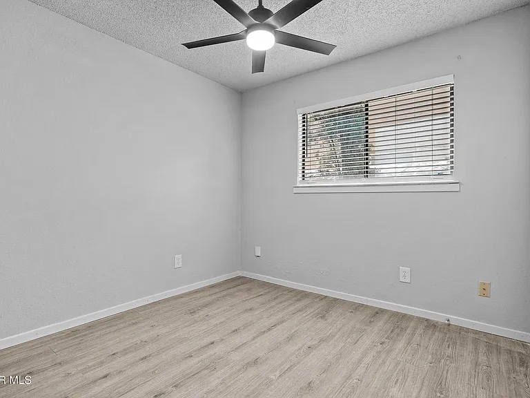 10720 Chert St — Photo 23