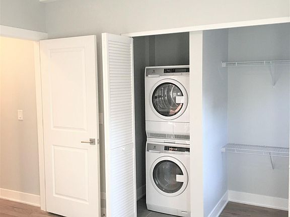 3rd image of 352 W Dickens Ave #2