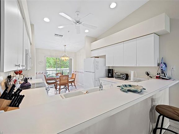 4th image of 26751 Clarkston Dr #202