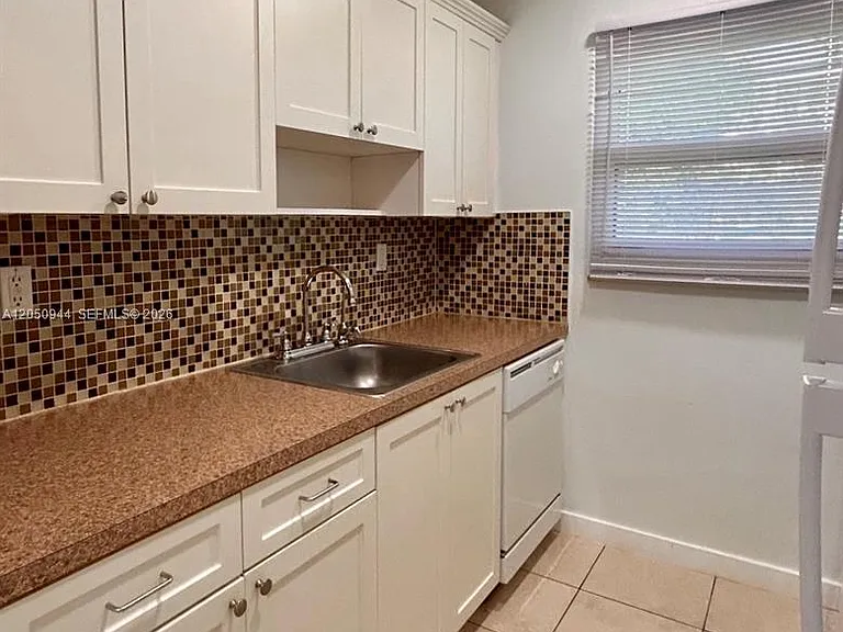 3265 Griffin Rd #205 — Photo 7