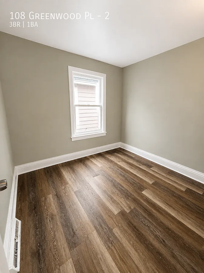 3 bed, 900 sqft, $1,400 — Photo 4