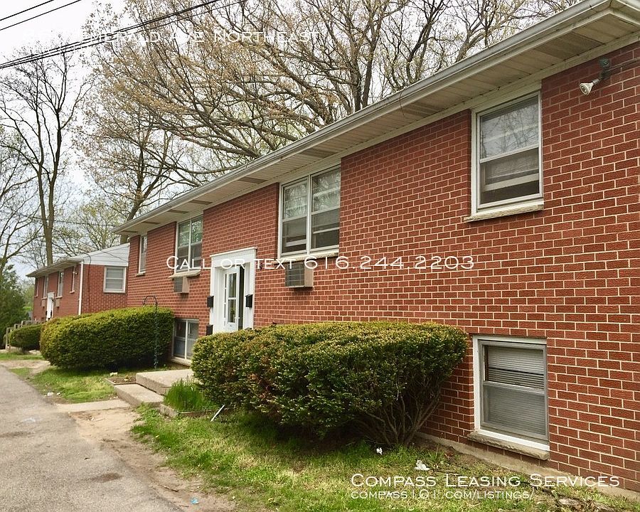 1st image of 867 Emerald Ave NE