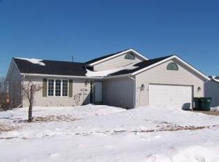 338 E Sunny Hill Dr, Elkhorn, WI 53121