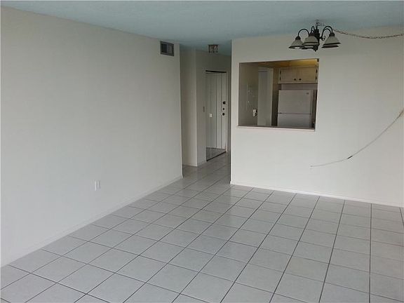 5th image of 16950 W Dixie Hwy APT 534