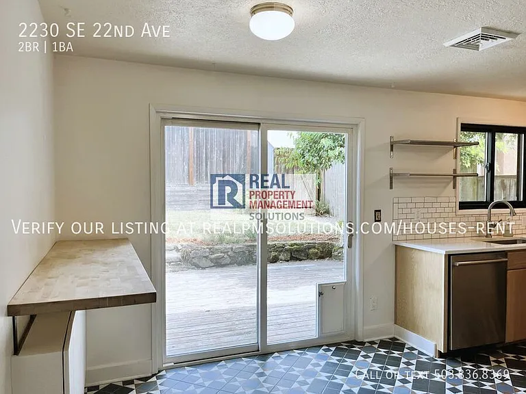 2230 SE 22nd Ave — Photo 13