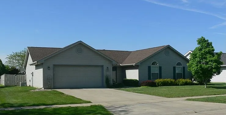 1509 E Grand Ave photo 1