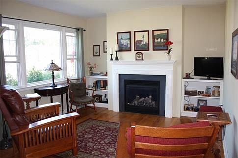 3rd image of 93 Beacon Ave