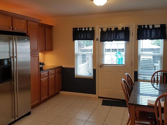 3rd image of 144 Churchill Ave