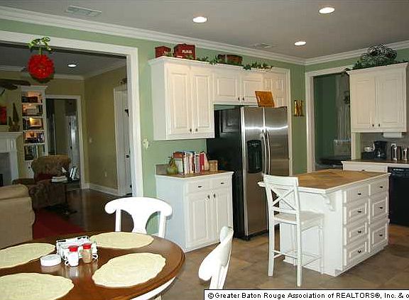5th image of 10000 Garden Oaks Ave