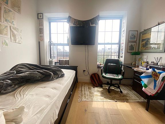 5th image of 47 E 3rd St #5B