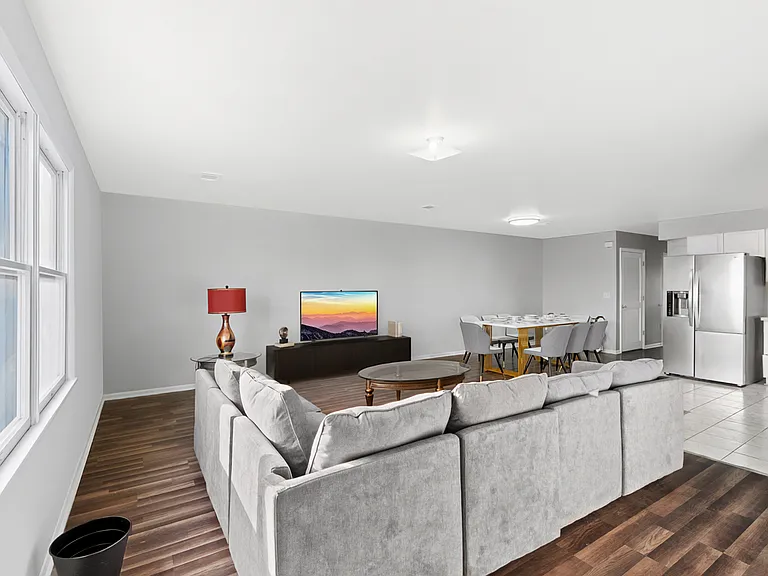 101 Oak St #2 — Photo 2