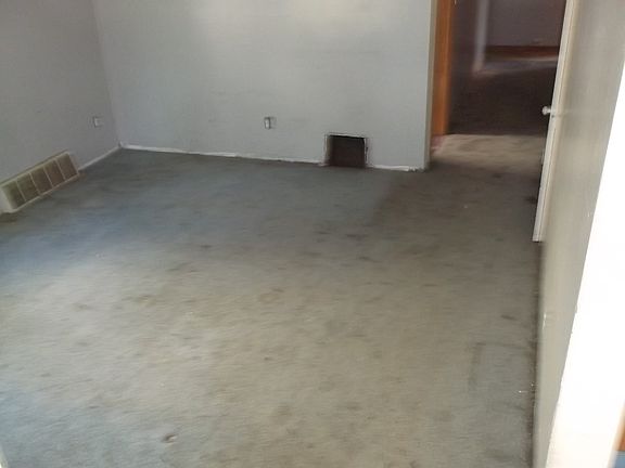 5th image of 1154 White Ave
