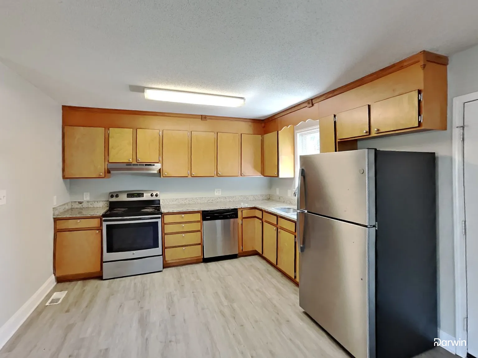 3 bed, 1.5 bath, 1120 sqft, $1,665 — Photo 3