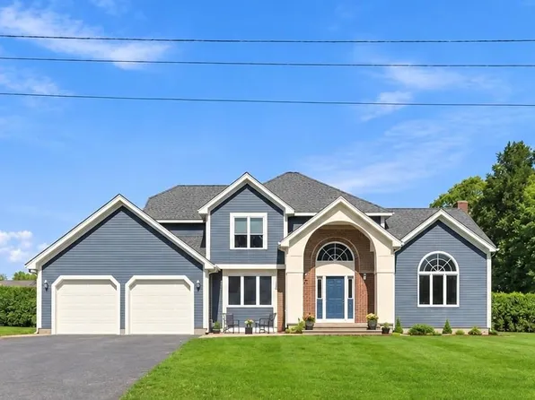 8 Lake View Ct, Johnston, RI 02919