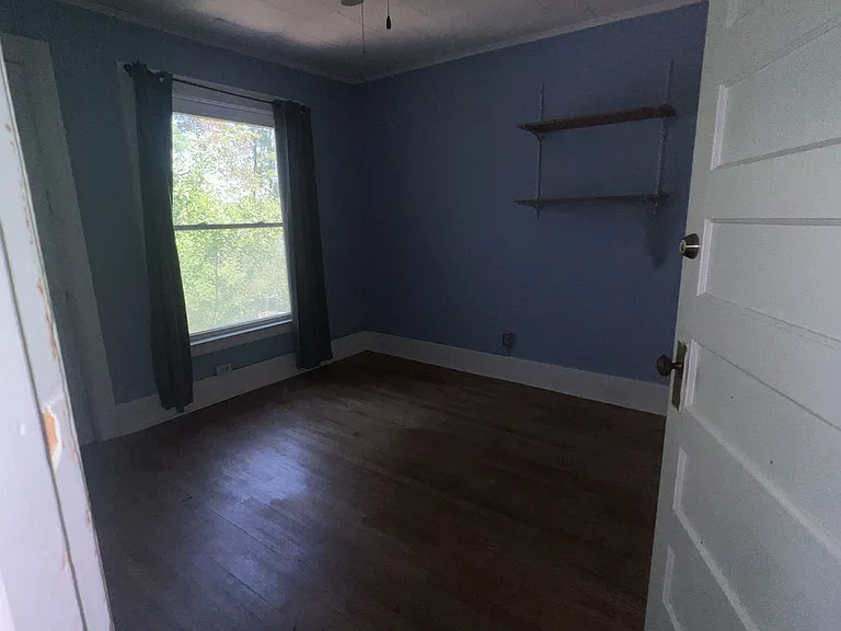 935 Westcott St — Photo 14
