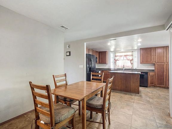 5th image of 2885 Sanford Ln