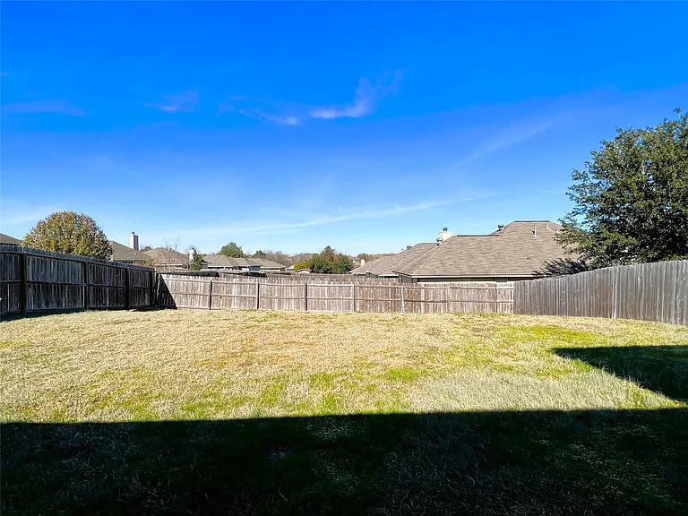 407 Laney St — Photo 16
