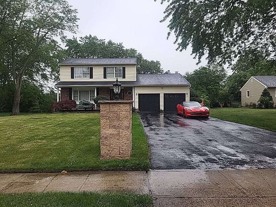 1st image of 562 Lloyd Rd