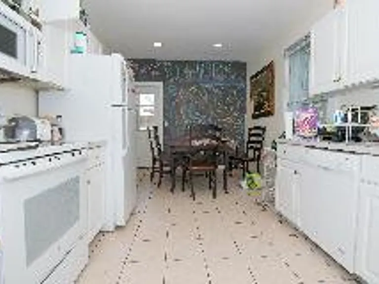 81 Gibbs St #2 — Photo 2