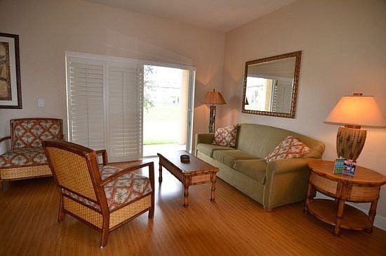 RP4T2959CA-living-area