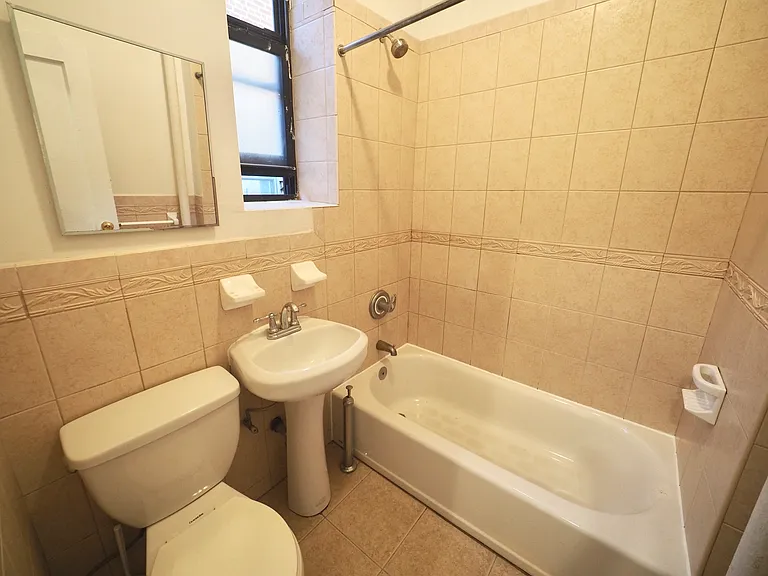 31-03 23rd St #4L — Photo 3