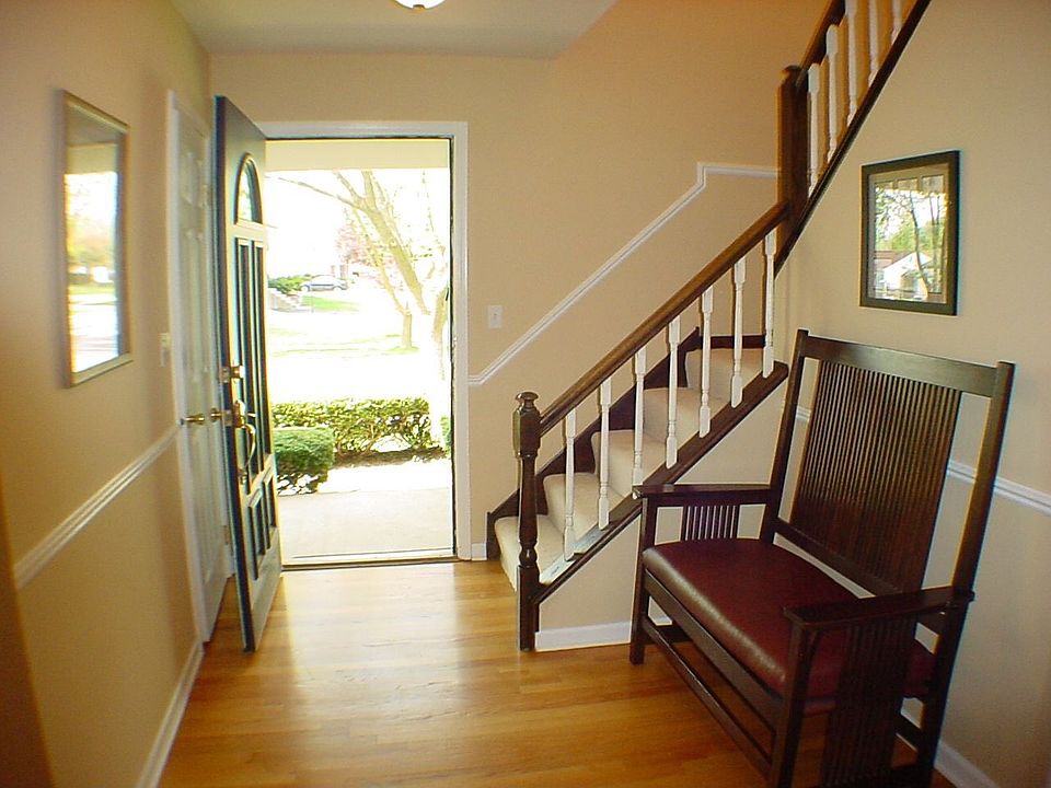1st image of 1109 Roslyn Ln