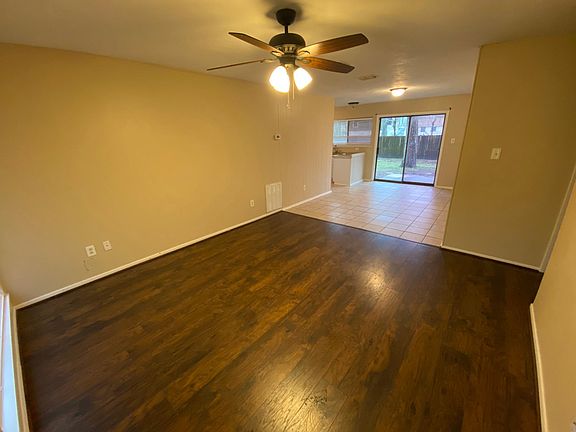 4th image of 146 Emerald Dr