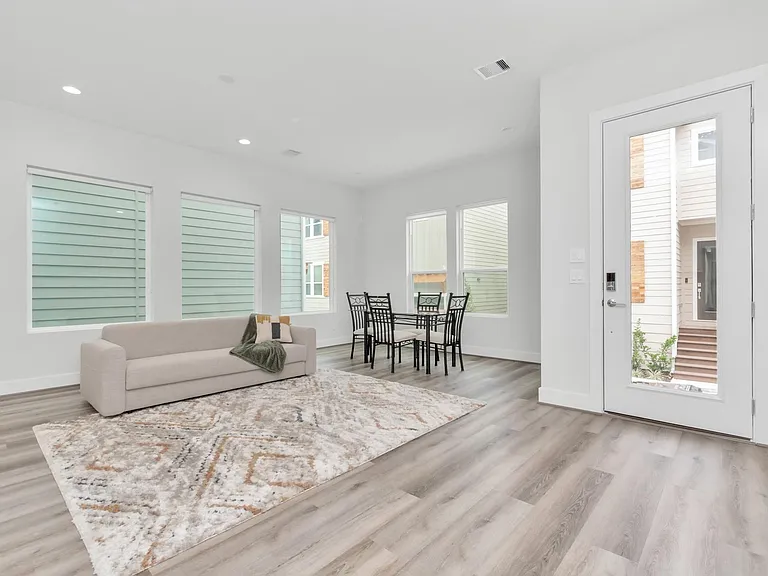 3360 Pinemont Dr — Photo 5