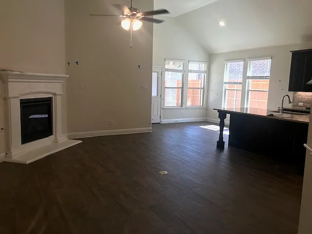 4 bed, 1806 sqft, $2,900 — Photo 2