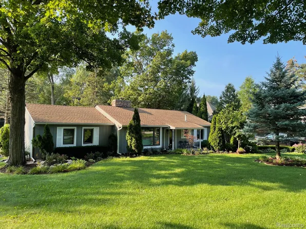 46877 W Ann Arbor Trl, Plymouth, MI 48170