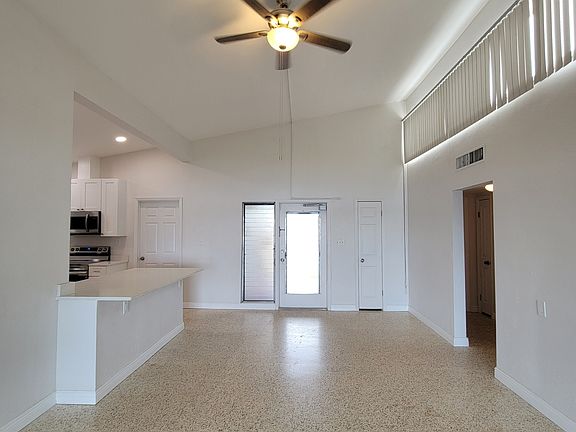 4th image of 3318 Overlook Dr NE
