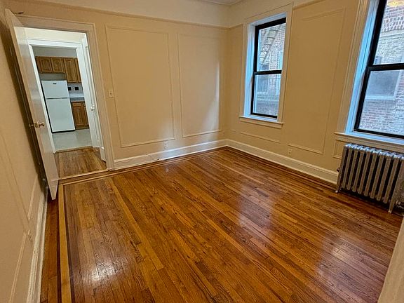 4th image of 45-28 42nd St #2C