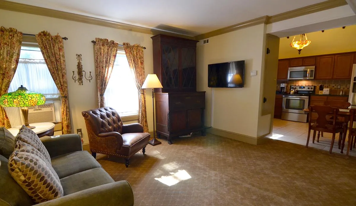 2 bed, 1100 sqft, $2,200 — Photo 2
