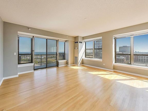 4th image of 1717 S Prairie Ave APT 1910