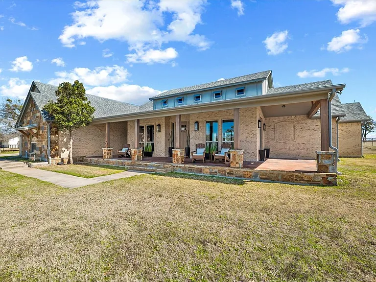 570 S Point Ct — Photo 35