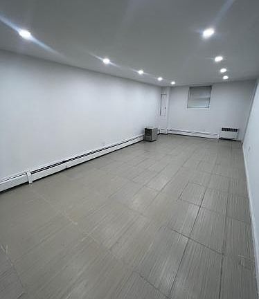 5th image of 340 Delano Ave