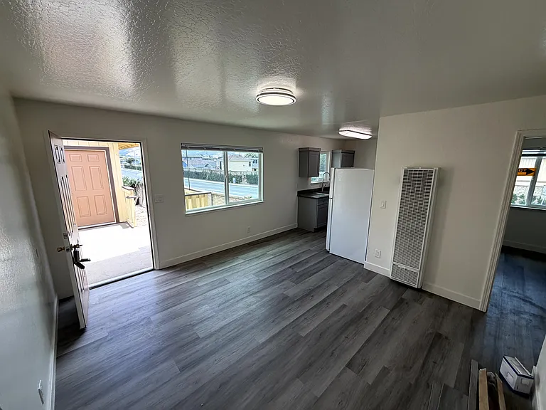 945 Del Monte Ave #B — Photo 6