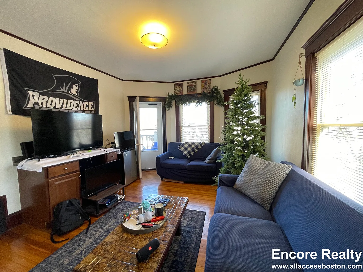 3 bed, 2.0 bath, 1500 sqft, $3,800 — Photo 2