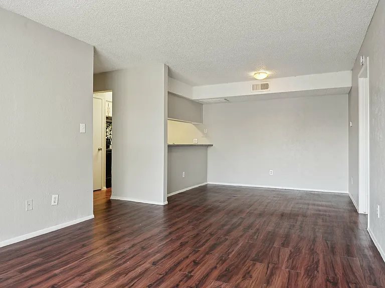 Rock Island Apartments — Photo 1