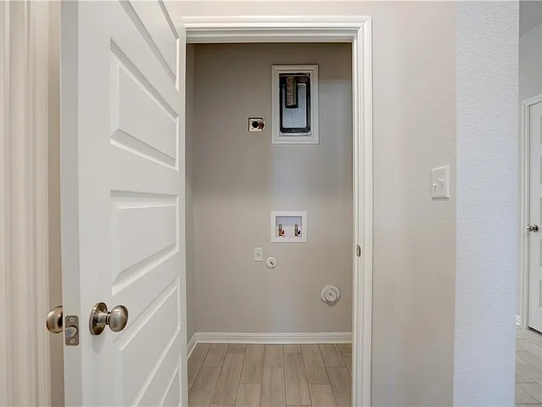 1724 W Artesian Springs Xing — Photo 5
