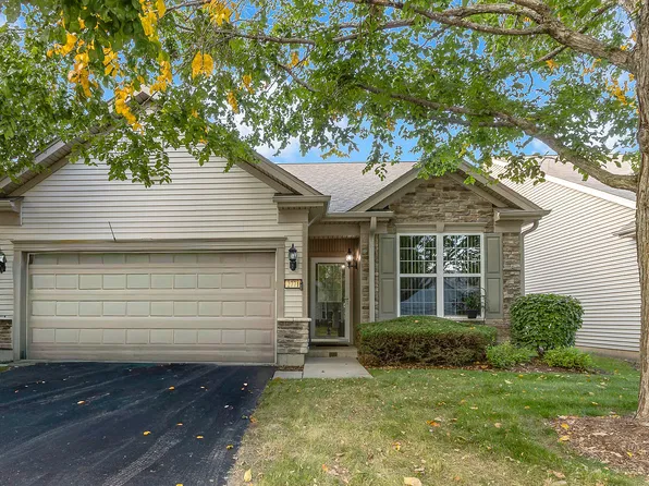 2771 Beacon Point Cir, Elgin, IL 60124