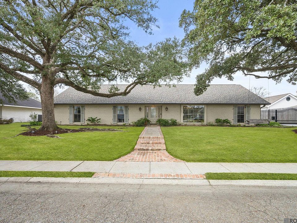 1st image of 3744 Ridgetop Dr